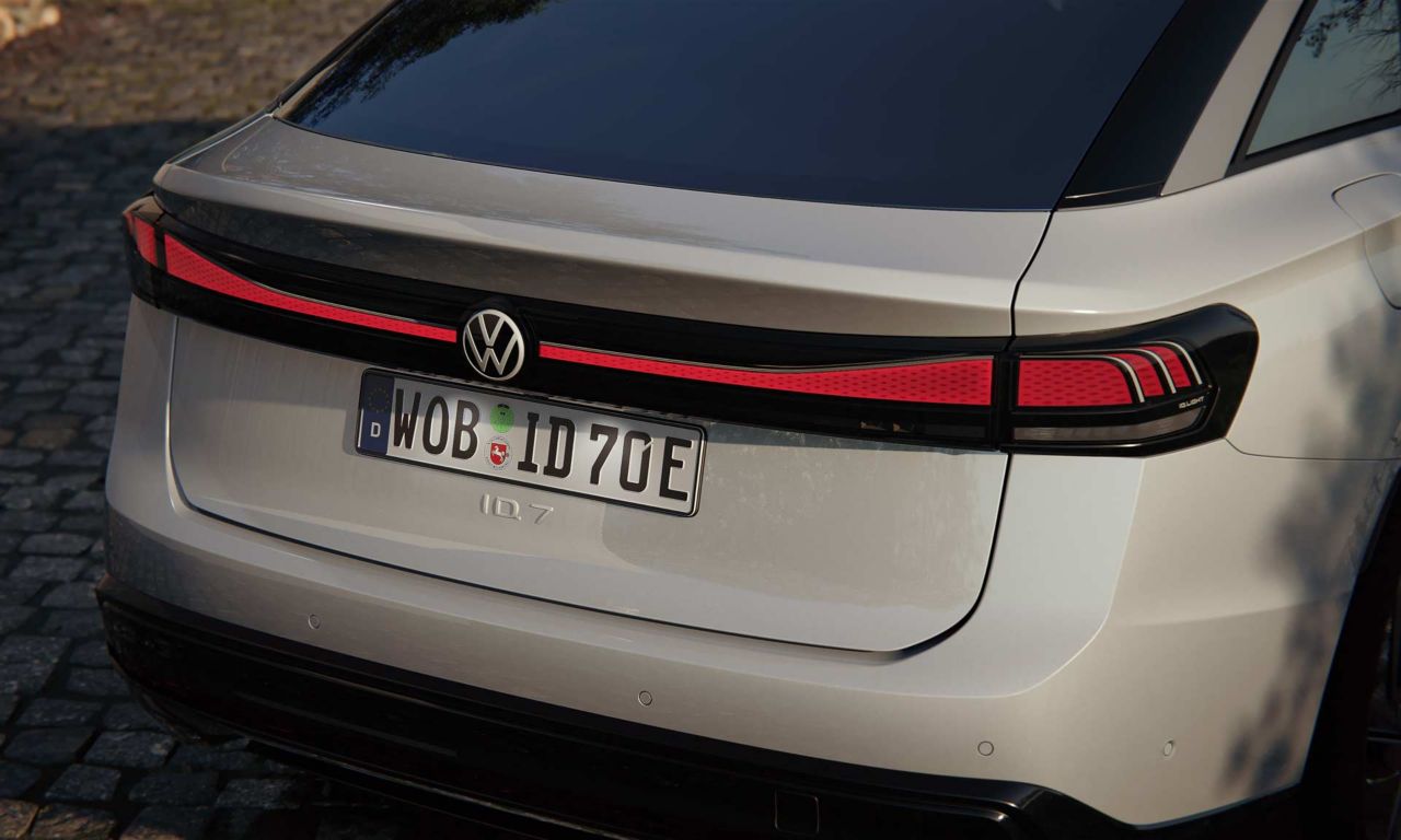 Vista posteriore Volkswagen ID.7.