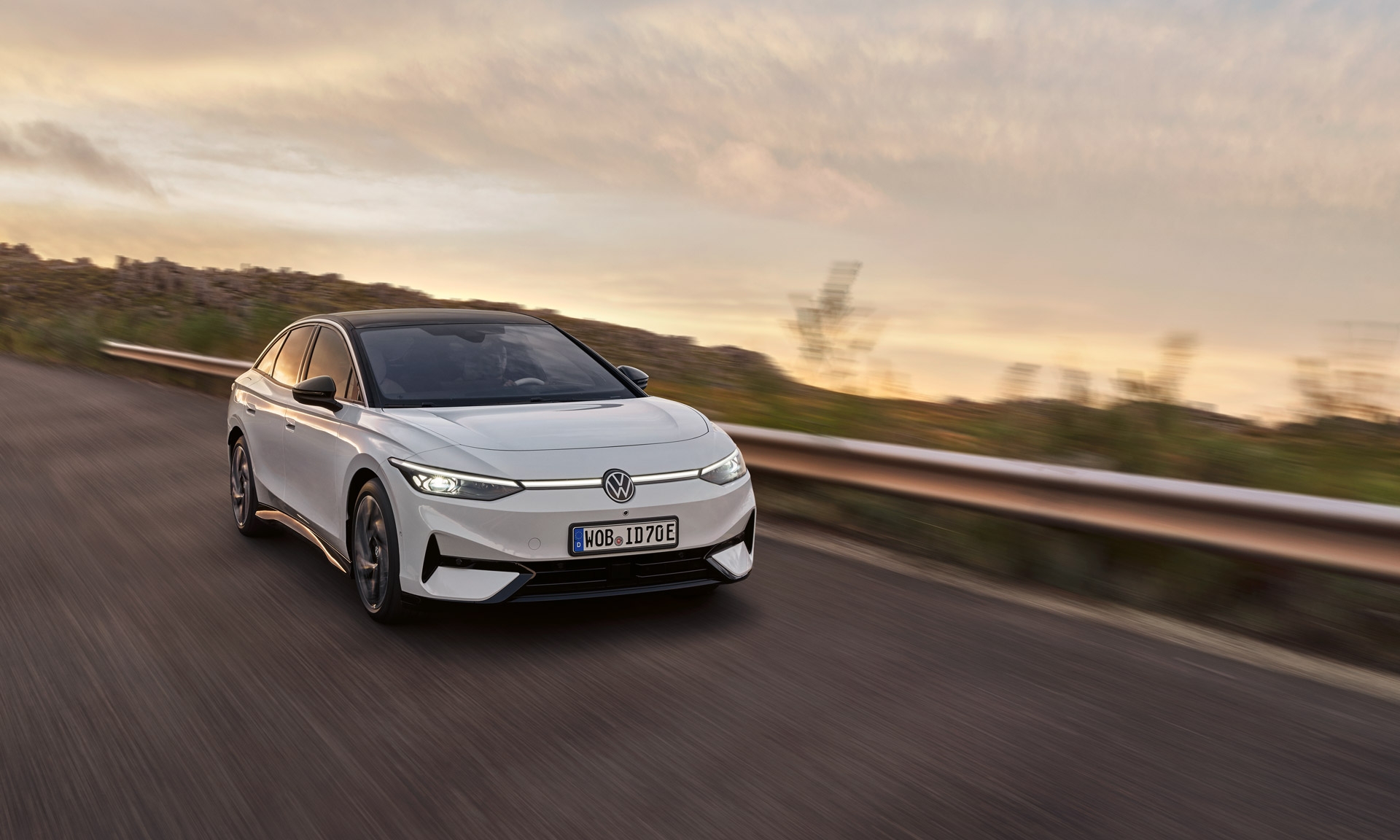 Volkswagen ID.7 bianca in corsa